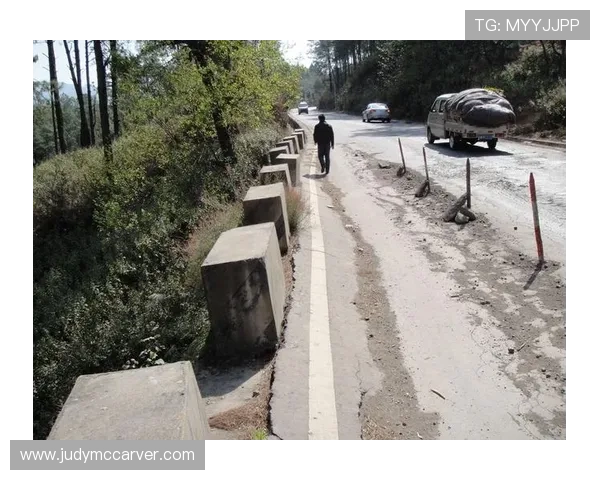 掌握k8官方网站首页的版本更新日志与维护公告内容分析